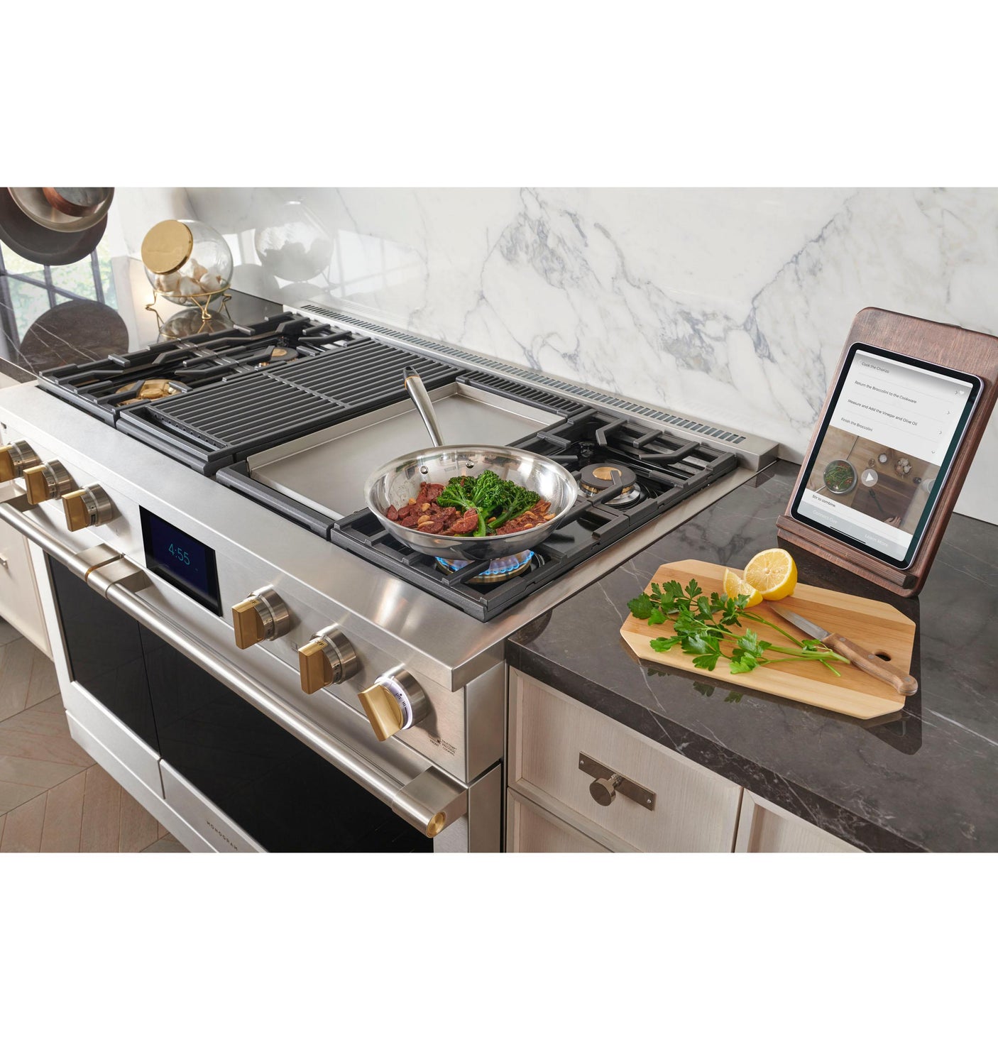 Monogram 36" Dual-Fuel Professional Range with 4 Burners and Griddle