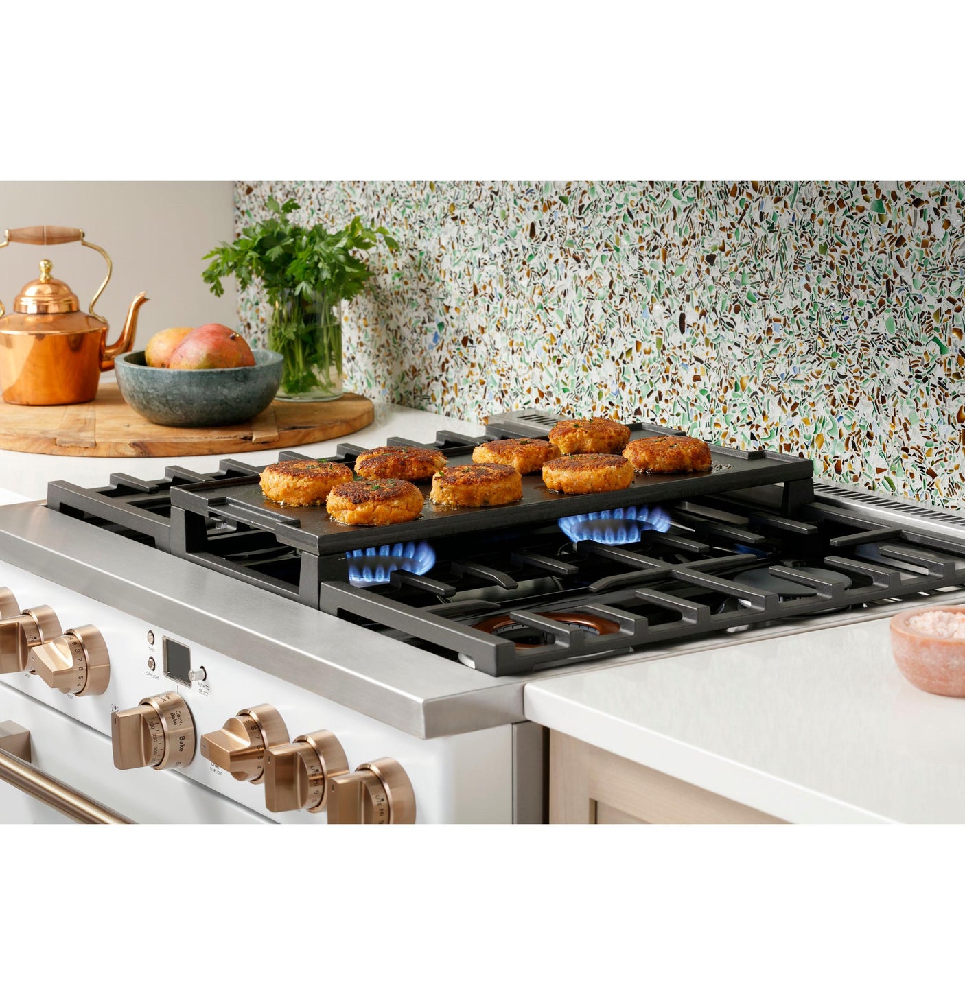 Café™ 36" Smart Dual-Fuel Commercial-Style Range with 6 Burners (Natural Gas)