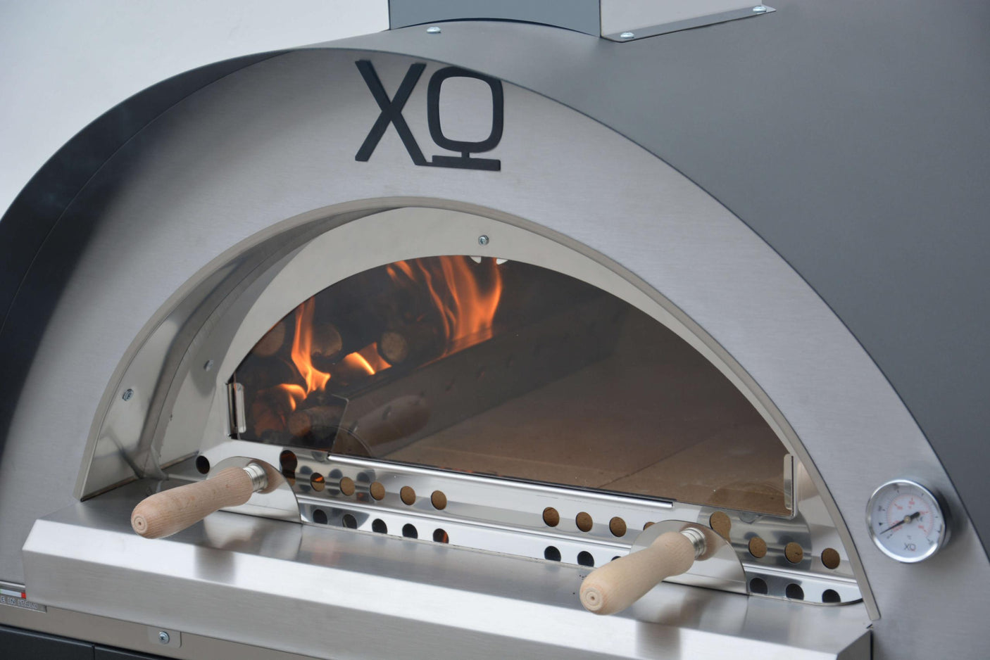 40" Wood-Fired Oven in Carbona (Black)