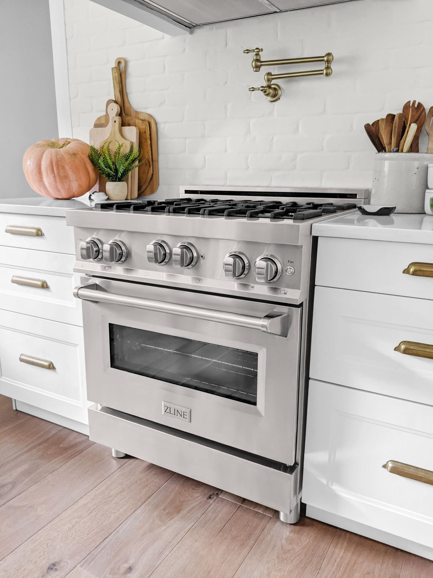 ZLINE 30" 4.0 cu. ft. Range with Gas Stove and Gas Oven in Stainless Steel (RG30) [Color: Stainless Steel]