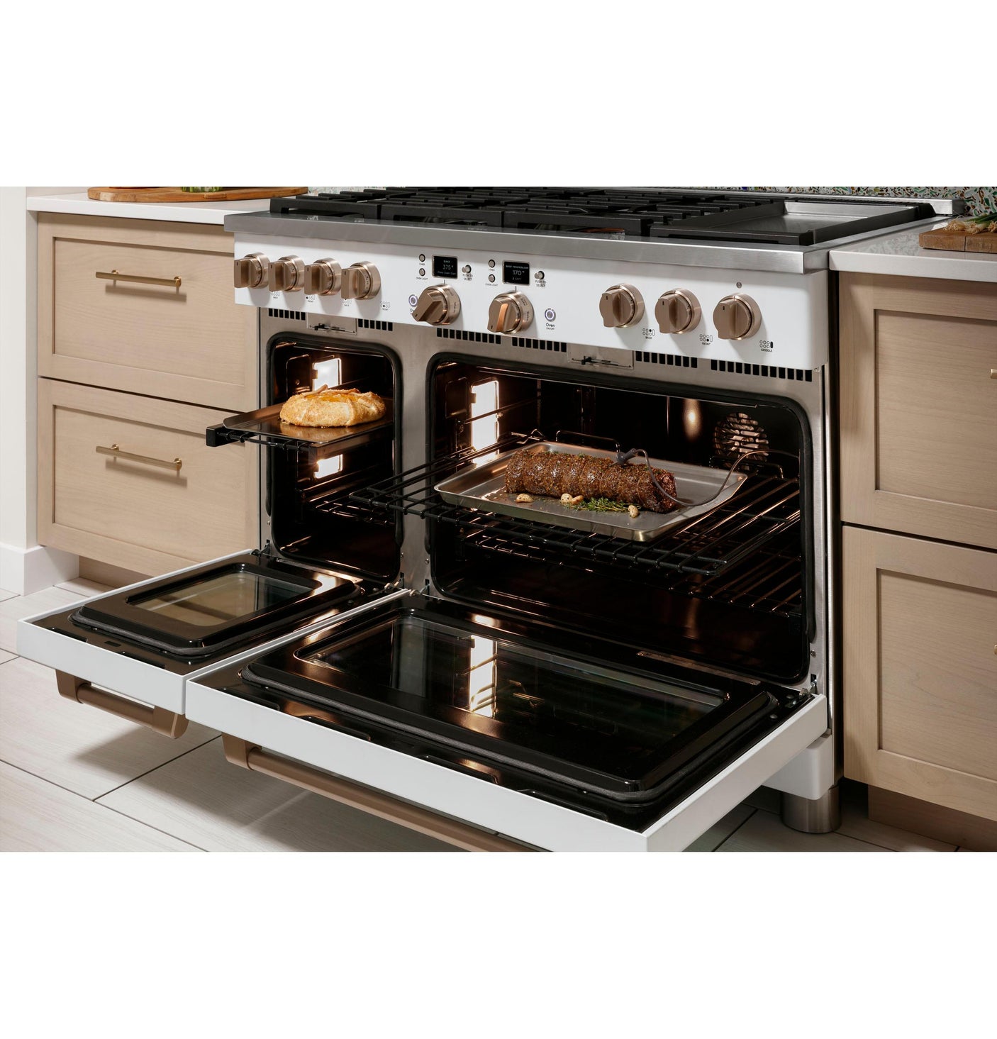 Café™ 48" Smart Dual-Fuel Commercial-Style Range with 6 Burners and Griddle (Natural Gas)