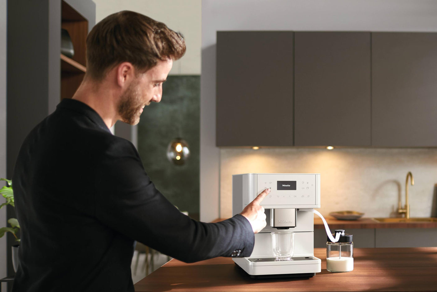 CM 6160 MilkPerfection - Countertop coffee machine With WiFi Conn@ct and a wide selection of specialty coffees for maximum freedom.