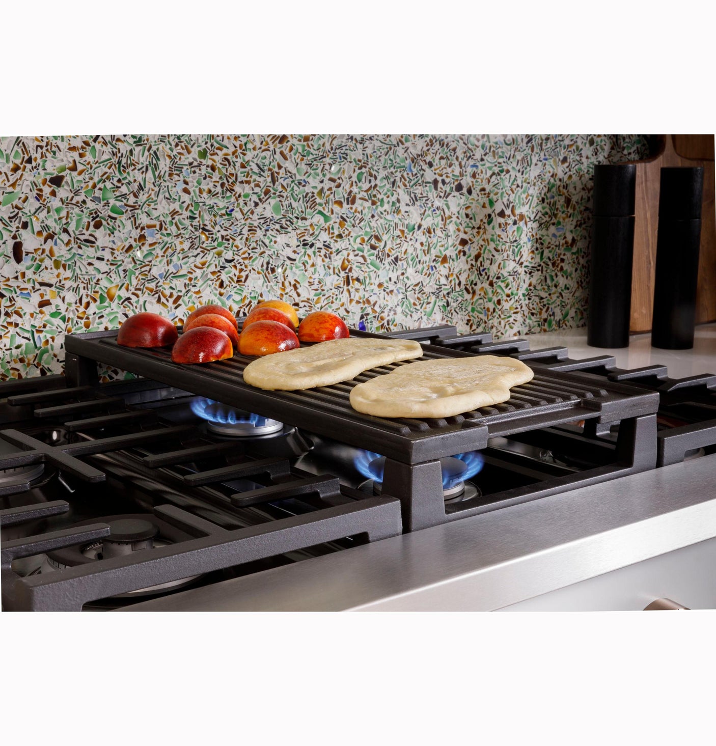 Café™ 48" Commercial-Style Gas Rangetop with 6 Burners and Integrated Griddle (Natural Gas)