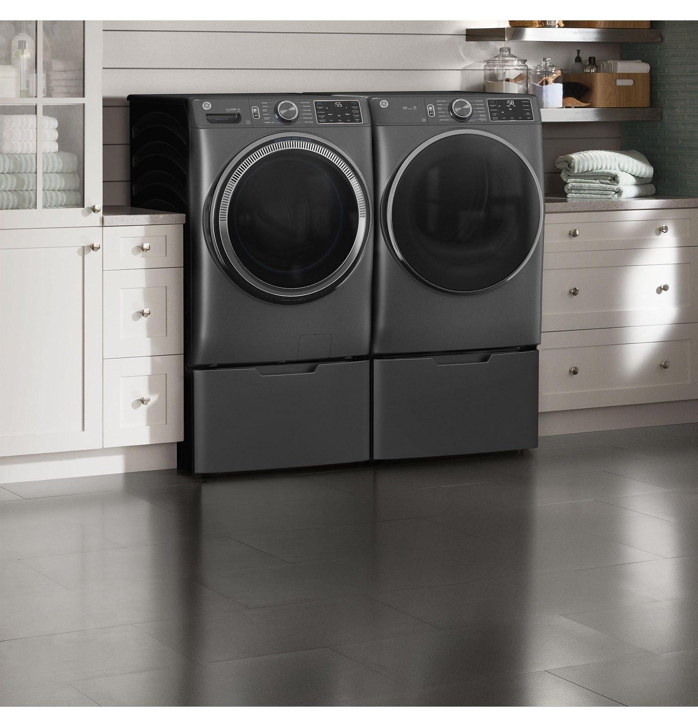 GE® ENERGY STAR® 7.8 cu. ft. Capacity Smart Front Load Gas Dryer with Steam and Sanitize Cycle