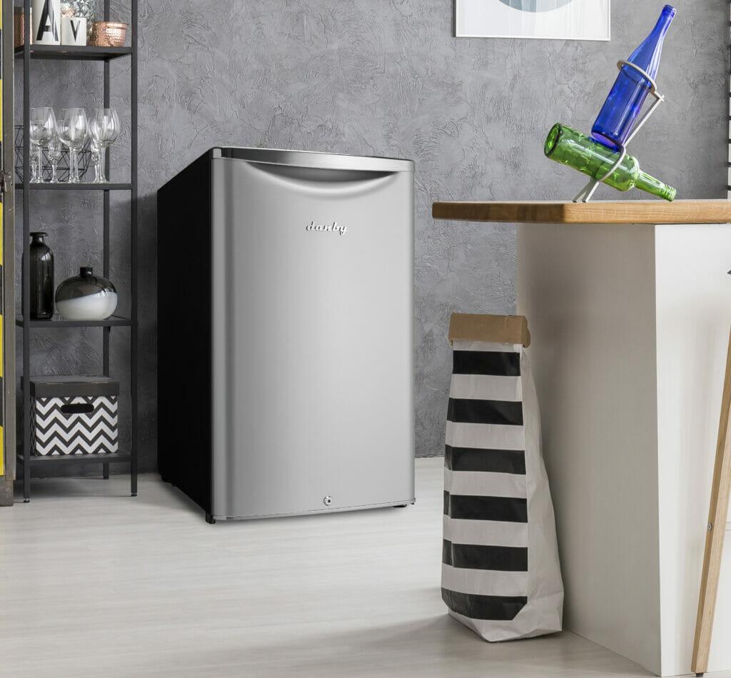 Danby 4.4 cu. ft. Retro Compact Fridge in Iridium Silver ()