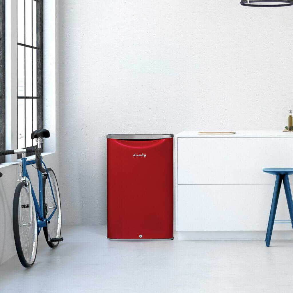 Danby 4.4 cu. ft. Retro Compact Fridge in Metallic Red ()