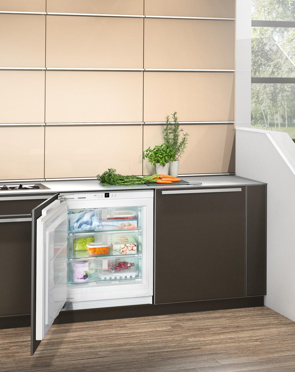 Integrated under-worktop freezer with NoFrost