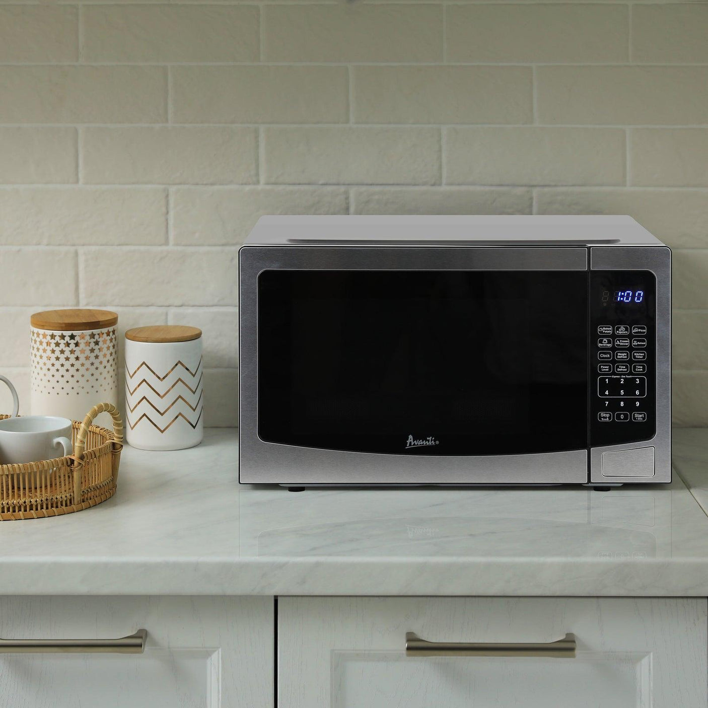 Avanti Microwave Oven, 1.1 cu. ft. Capacity - White / 1.1 cu. ft.