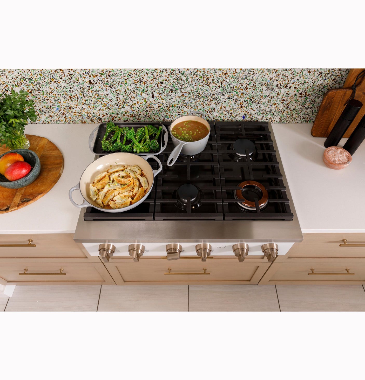 Café™ 36" Commercial-Style Gas Rangetop with 6 Burners (Natural Gas)