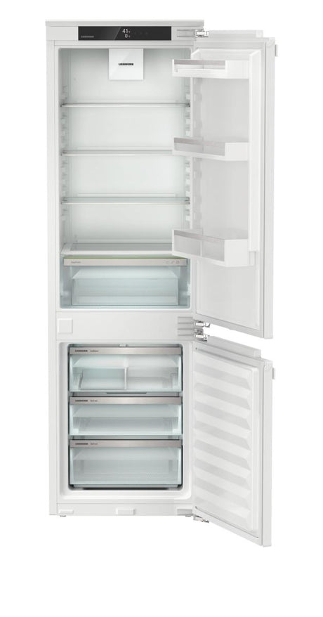 Integrated fridge-freezer with EasyFresh and NoFrost