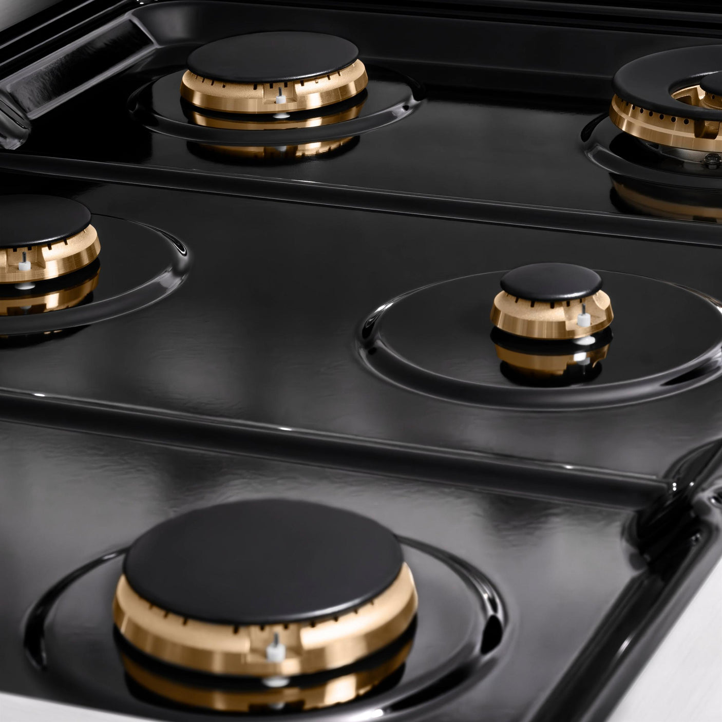 ZLINE 36 in. Autograph Edition Paramount Gas Rangetop with 6 Burners and Porcelain Cooktop in Stainless Steel with Champagne Bronze Accents (SRTZ-36-CB)