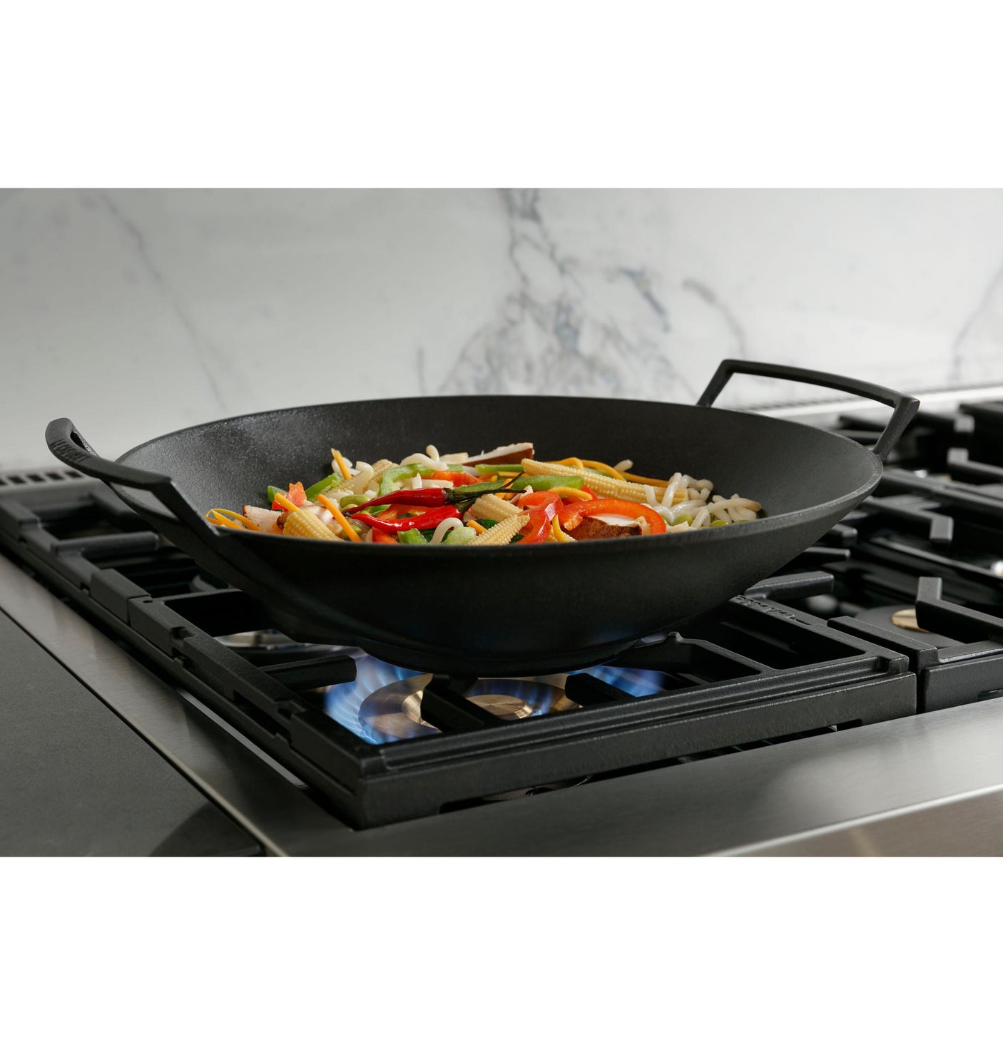 Monogram 36" All Gas Professional Range with 4 Burners and Griddle