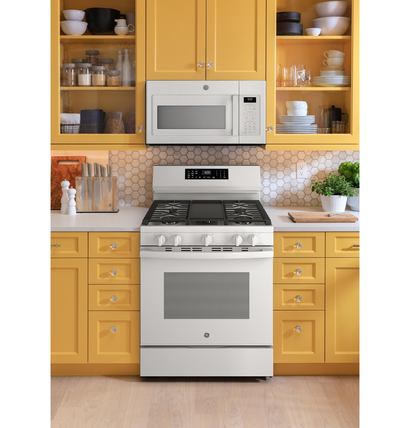 GE® 30" Free-Standing Gas Convection Range with No Preheat Air Fry and EasyWash™ Oven Tray