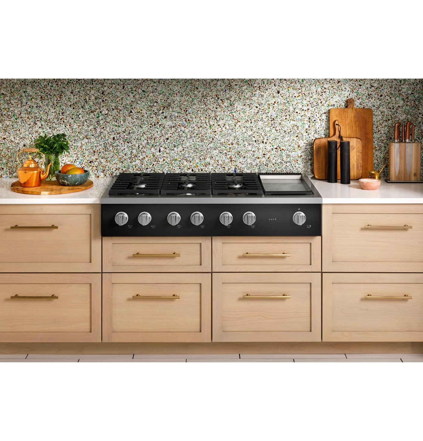 Café™ 48" Commercial-Style Gas Rangetop with 6 Burners and Integrated Griddle (Natural Gas)