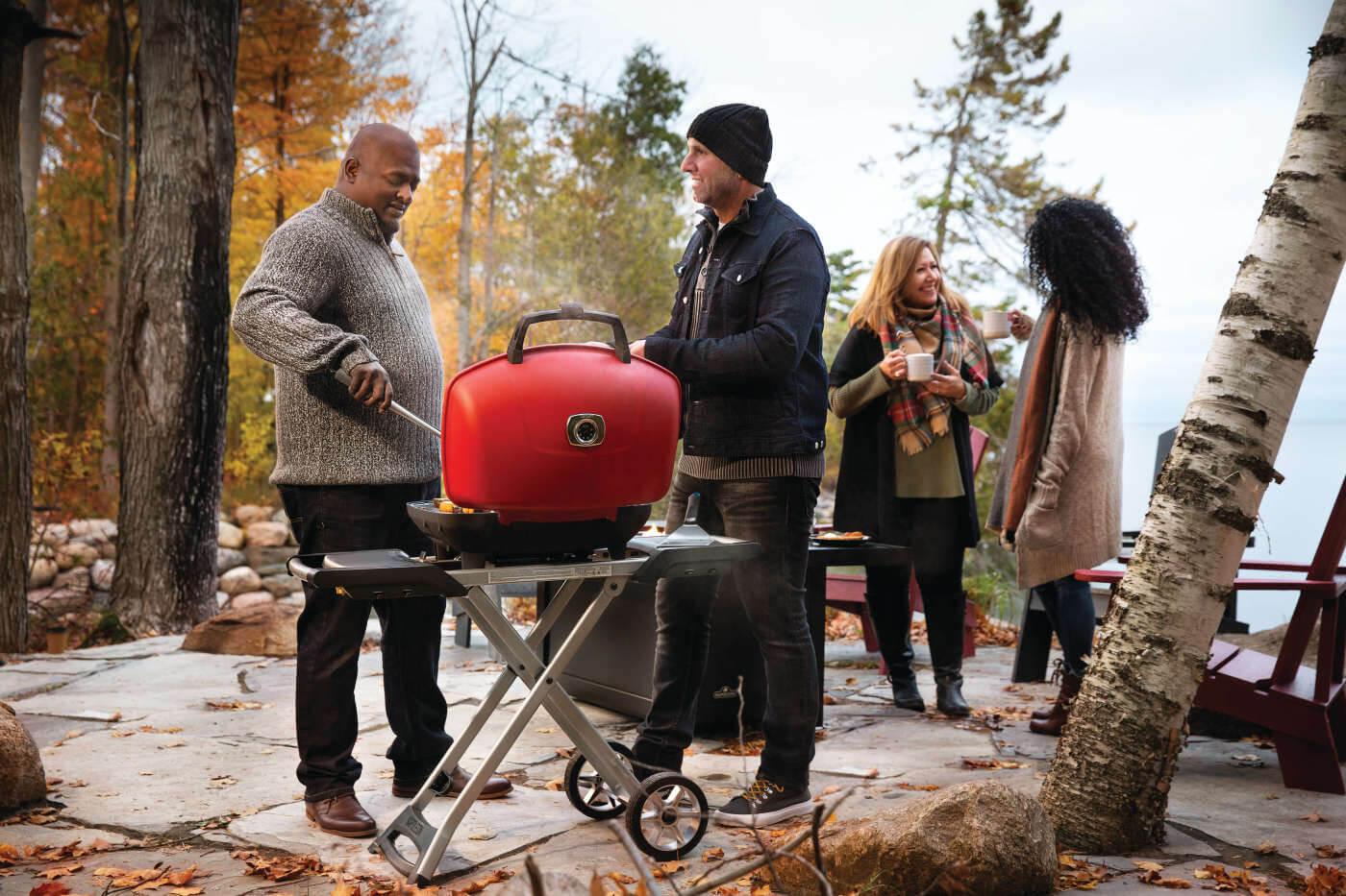 TravelQ 285X with Scissor Cart and Griddle , Propane, Red