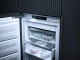 FNS 7794 E - PerfectCool freezer with NoFrost and 8 freezer drawers on telescopic runners for max. convenience.