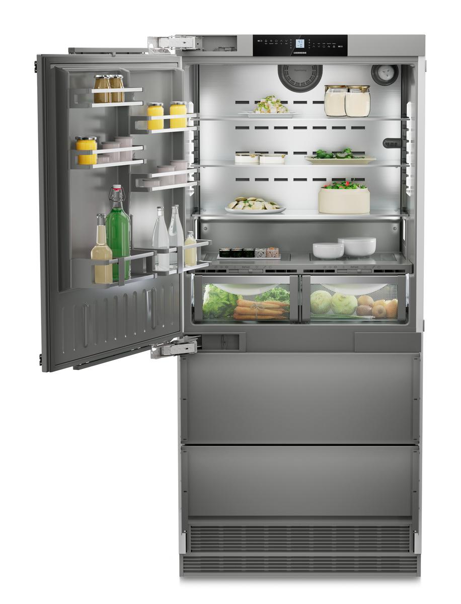 Combined refrigerator-freezer with BioFresh and NoFrost for integrated use