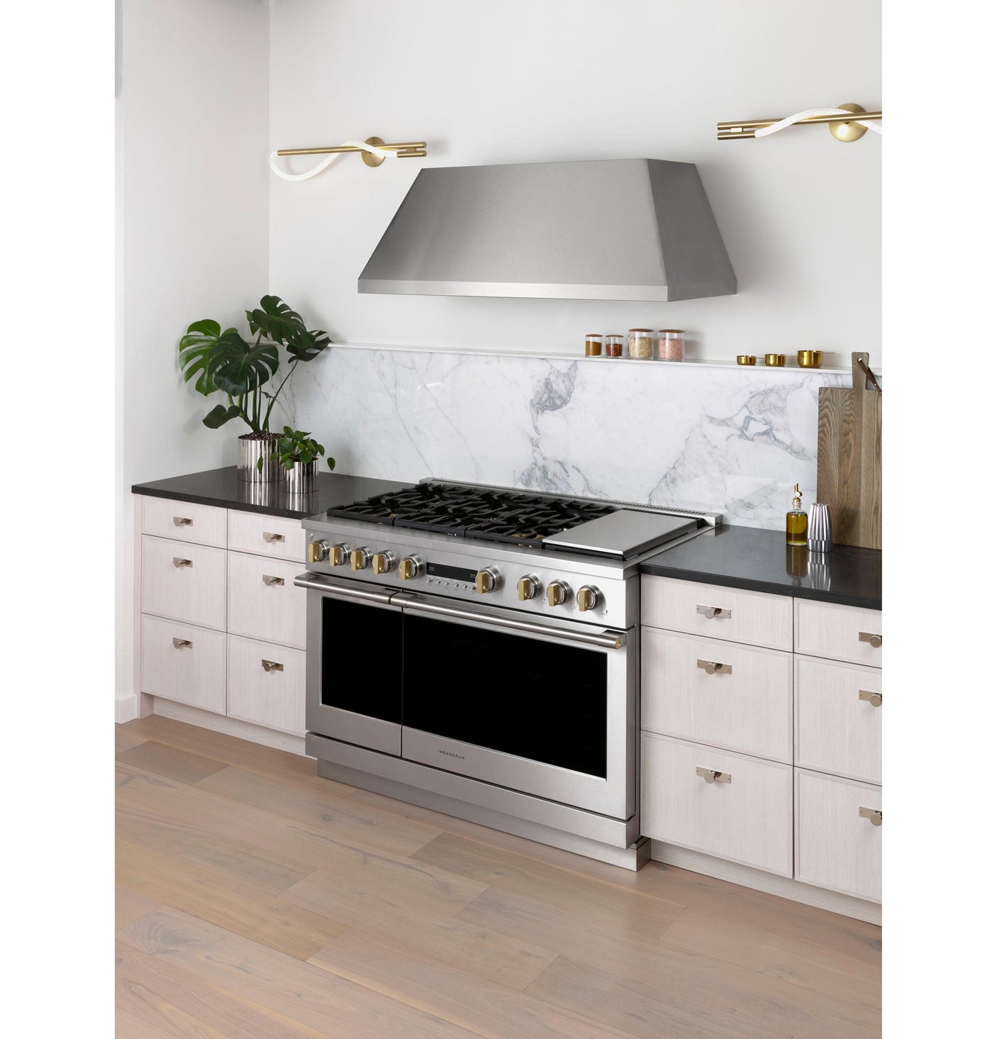 Monogram 48" Dual-Fuel Professional Range with 6 Burners and Griddle