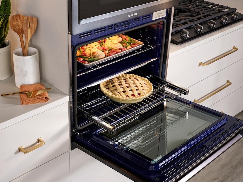 30" Smart Double Wall Oven with Flex Duo™ in Black Stainless Steel