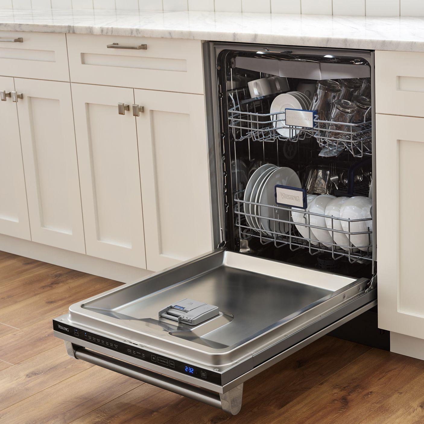 24" Dishwasher w/Installed Professional Stainless Steel Panel - VDWU724SS