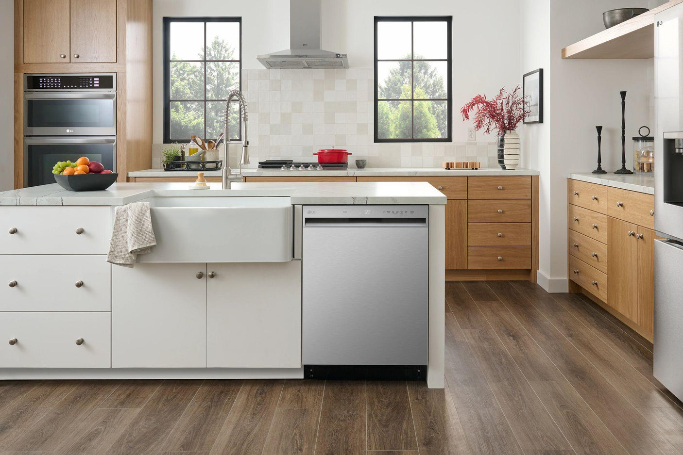 Front Control Dishwasher with QuadWash™