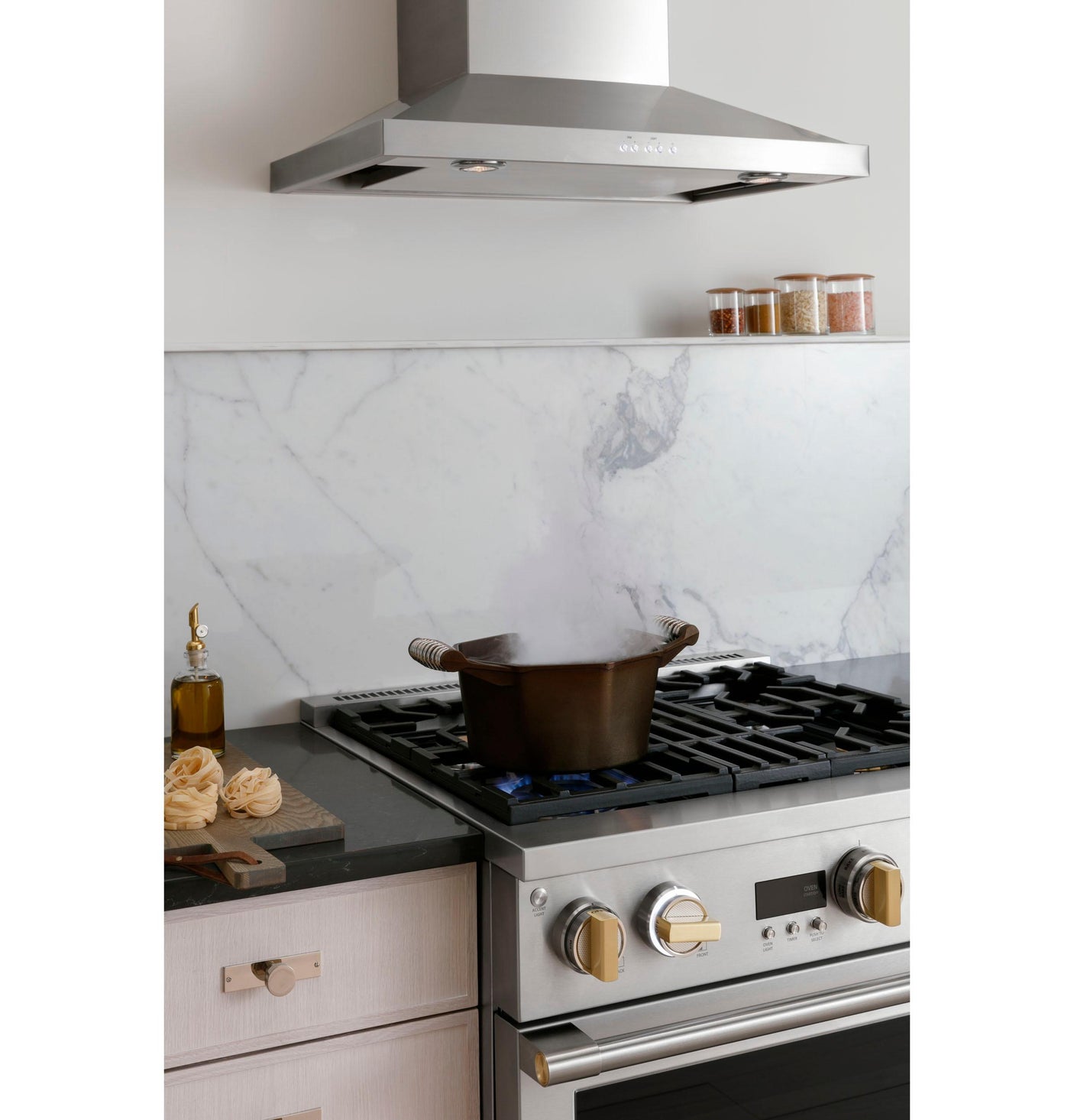 Monogram 30" Dual-Fuel Professional Range with 4 Burners