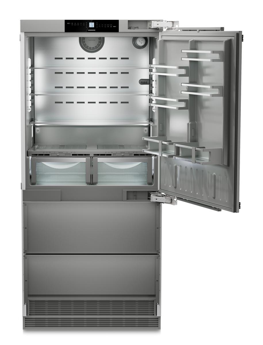 Combined refrigerator-freezer with BioFresh and NoFrost for integrated use