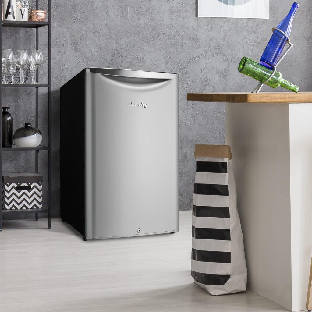 Danby 4.4 cu. ft. Retro Compact Fridge in Iridium Silver ()