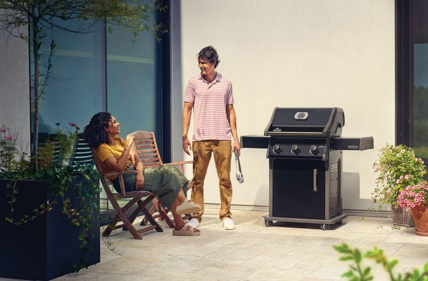 Rogue 425 Gas Grill , Natural Gas, Black