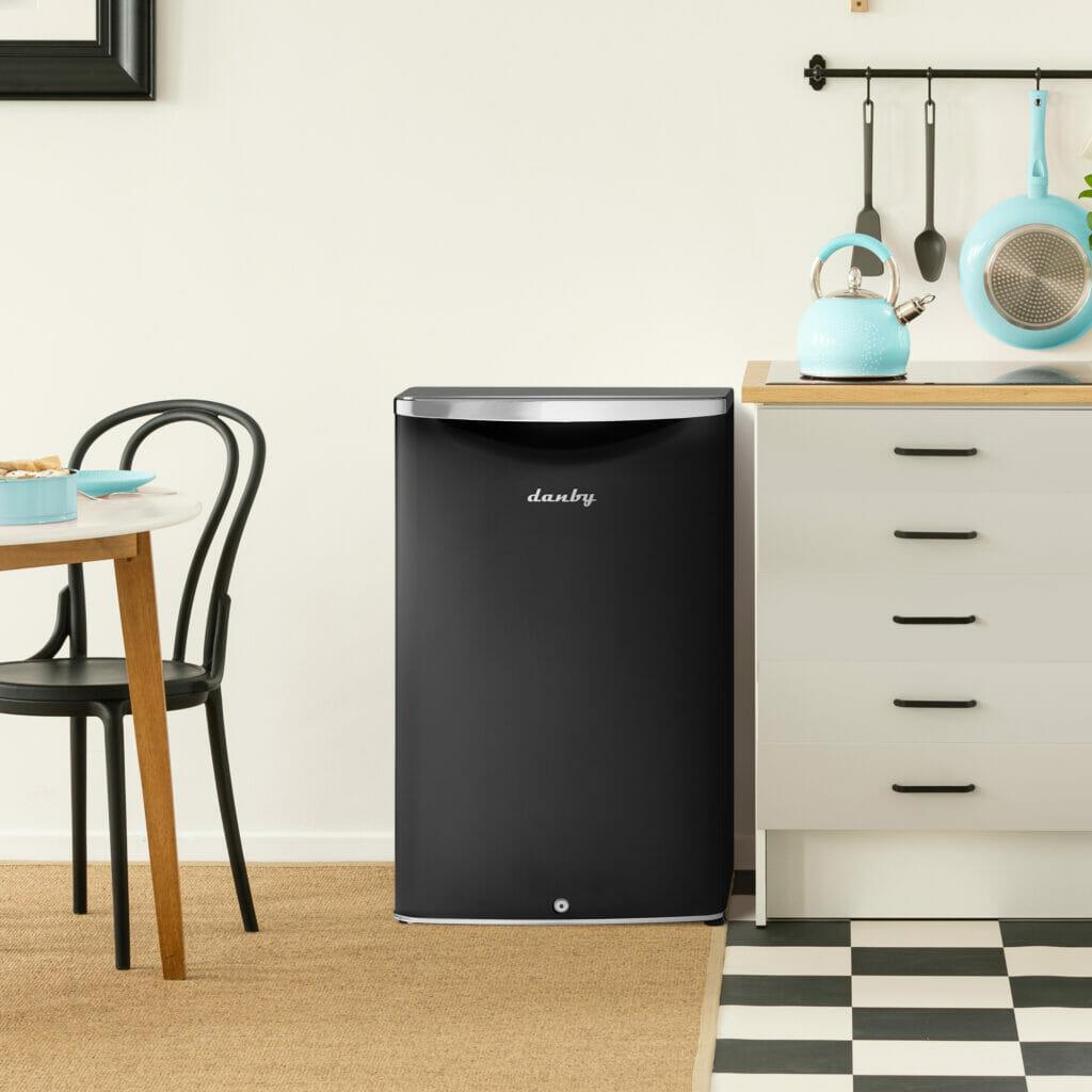 Danby 4.4 cu. ft. Retro Compact Fridge in Midnight Black