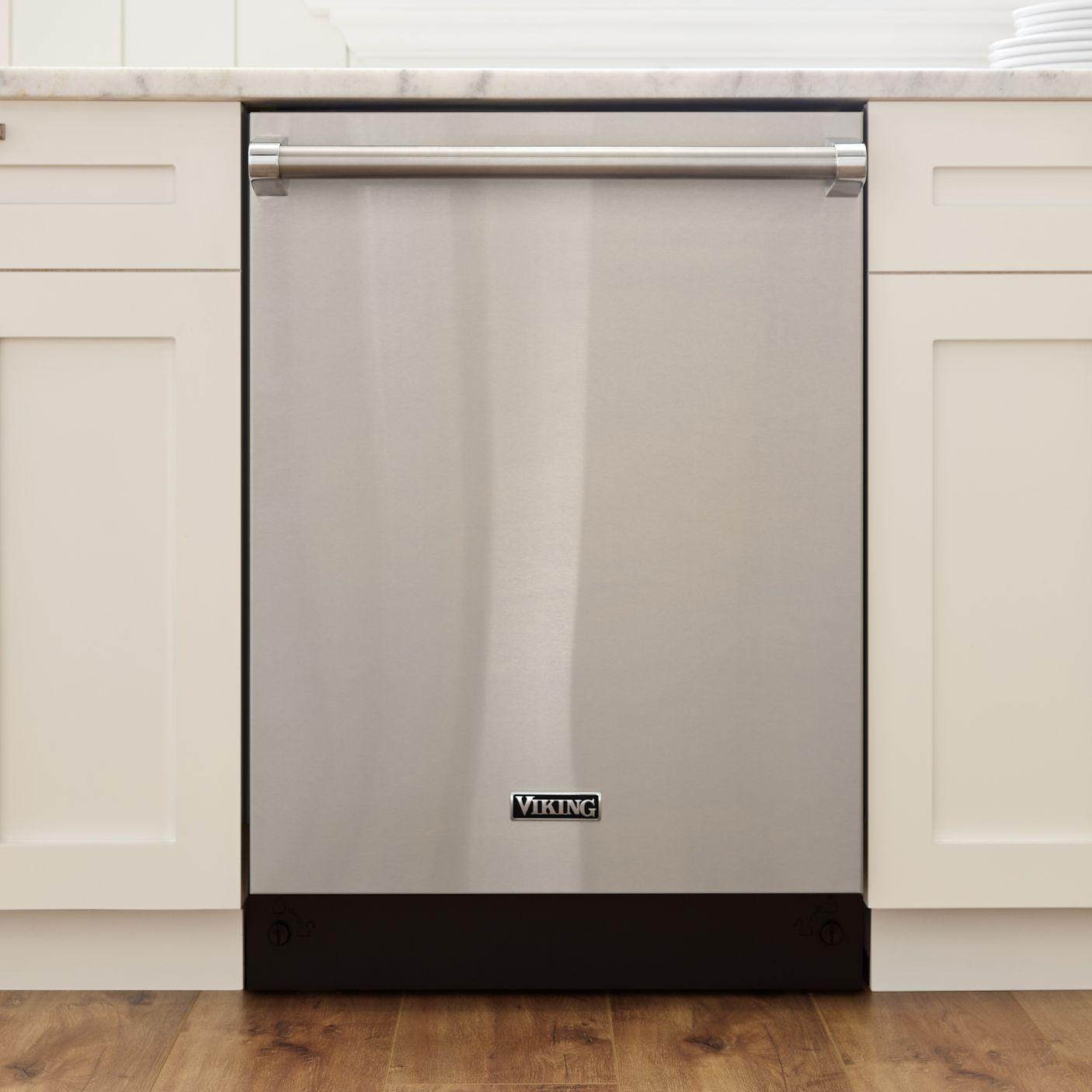 24" Dishwasher w/Installed Professional Stainless Steel Panel - VDWU724SS