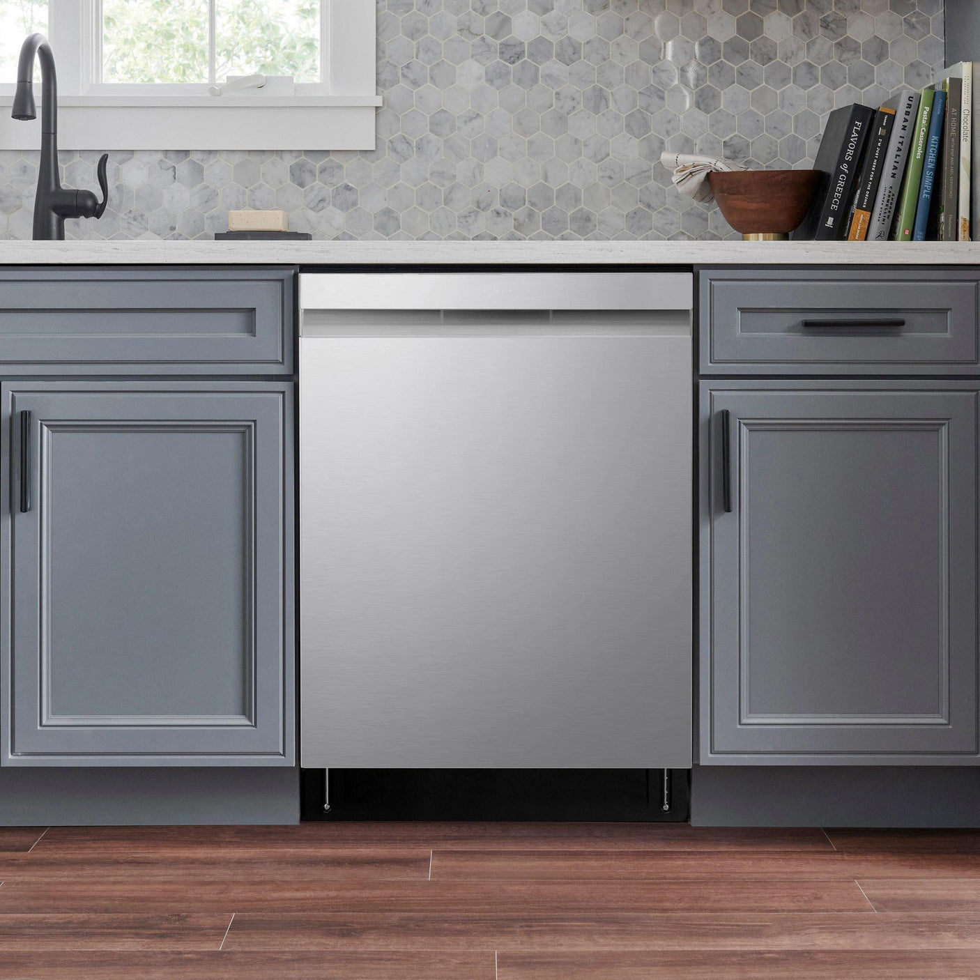 Top Control Smart wi-fi Enabled Dishwasher with QuadWash™ and TrueSteam®