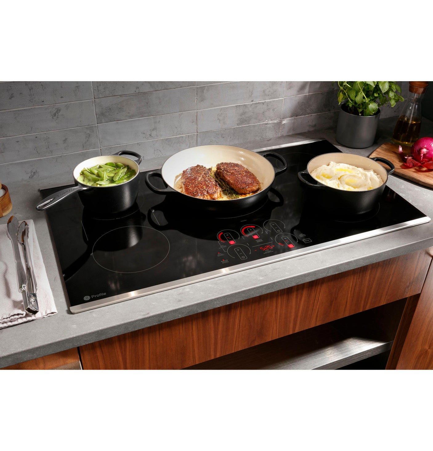 GE Profile™ 36" Built-In Touch Control Induction Cooktop