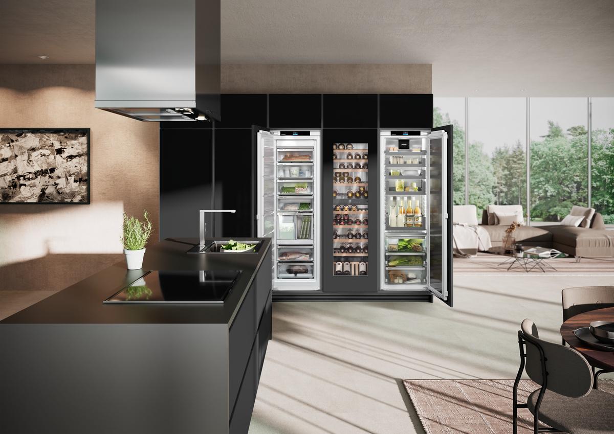 Refrigerator with BioFresh for integrated use