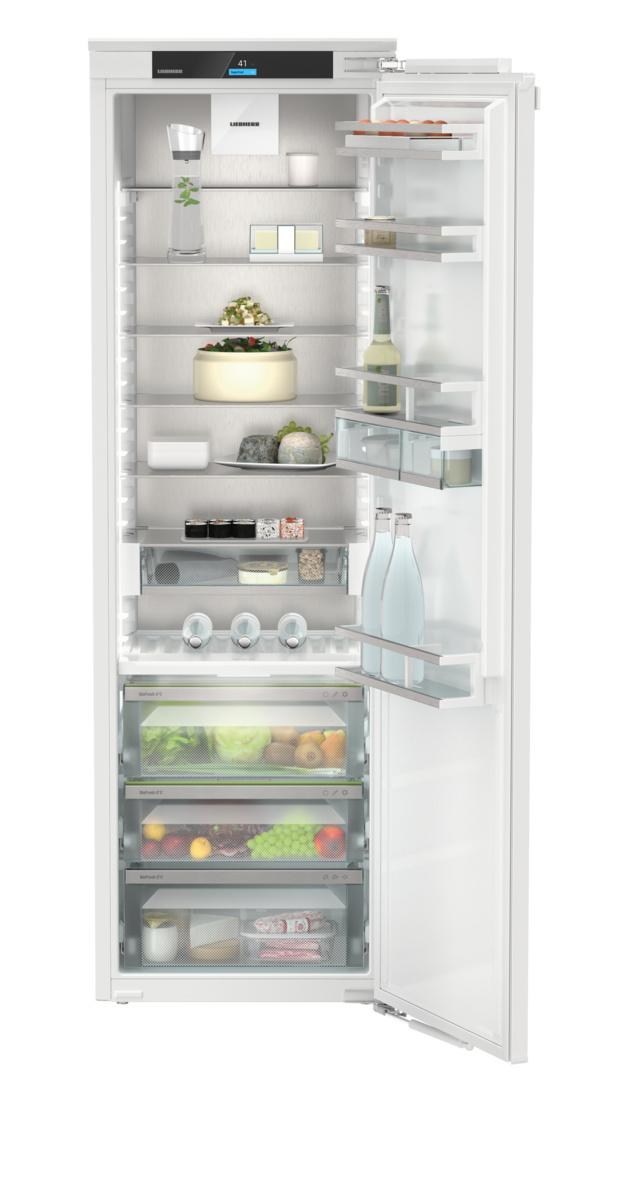 Refrigerator with BioFresh for integrated use