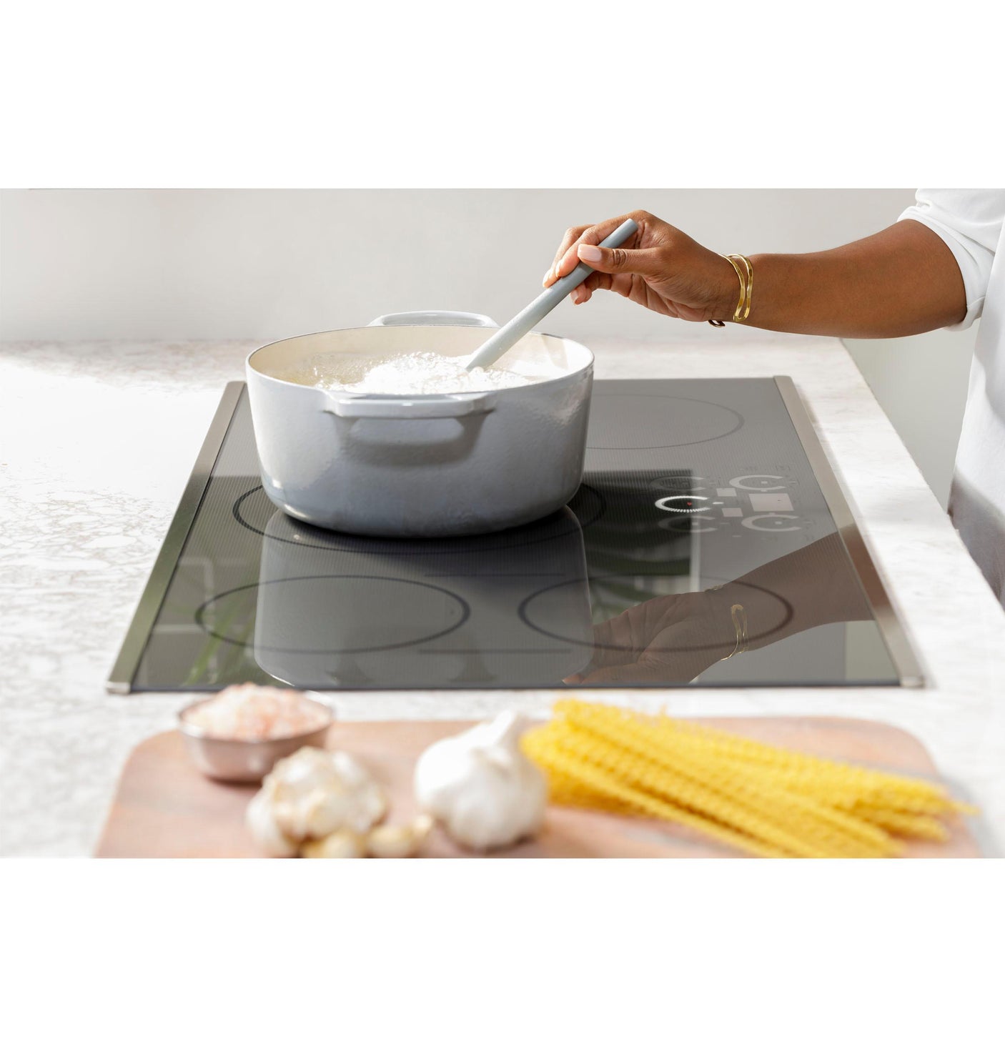 Café™ Series 36" Built-In Touch Control Induction Cooktop