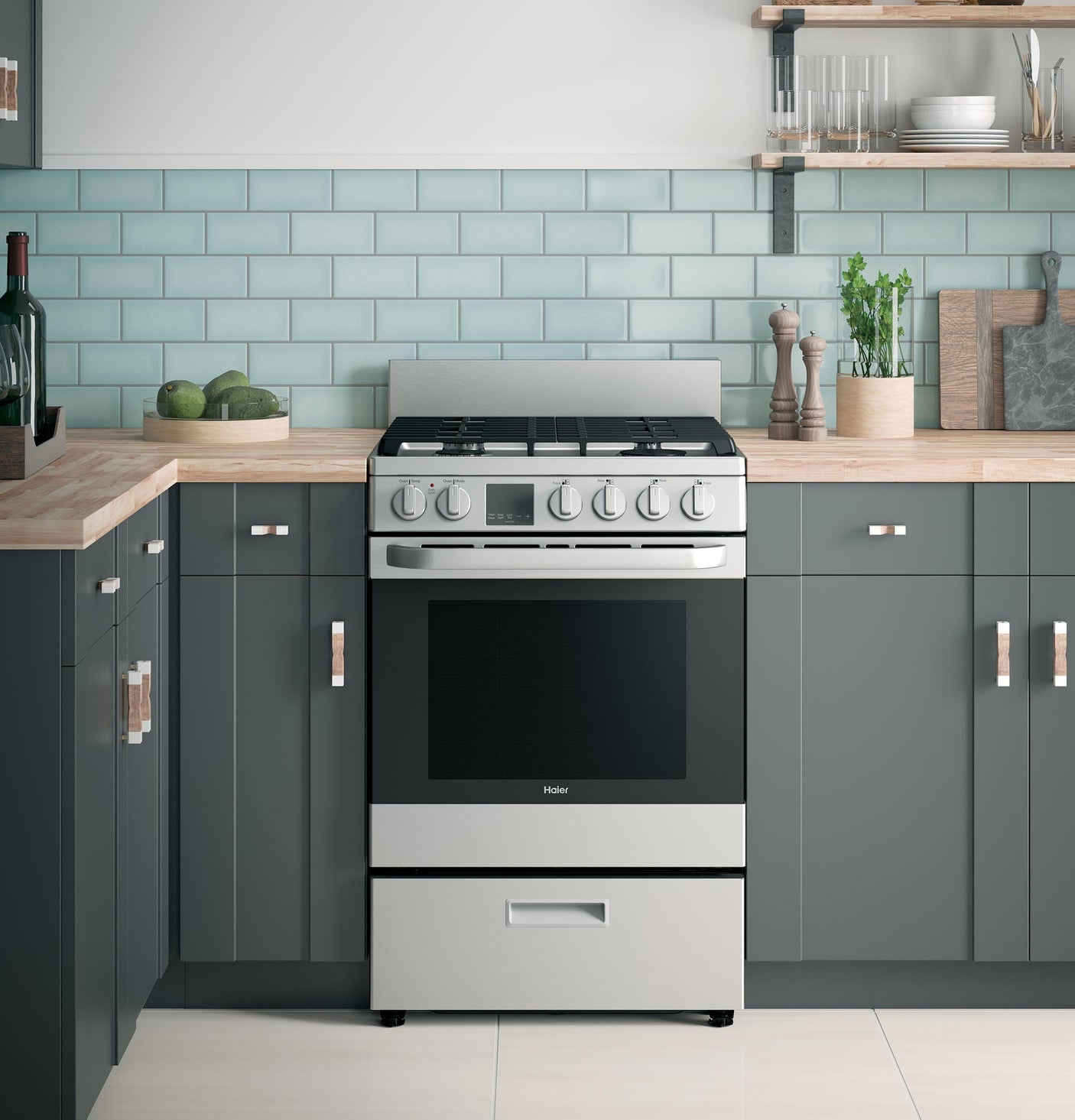 24" 2.9 Cu. Ft. Gas Free-Standing Range with Convection and Modular Backguard