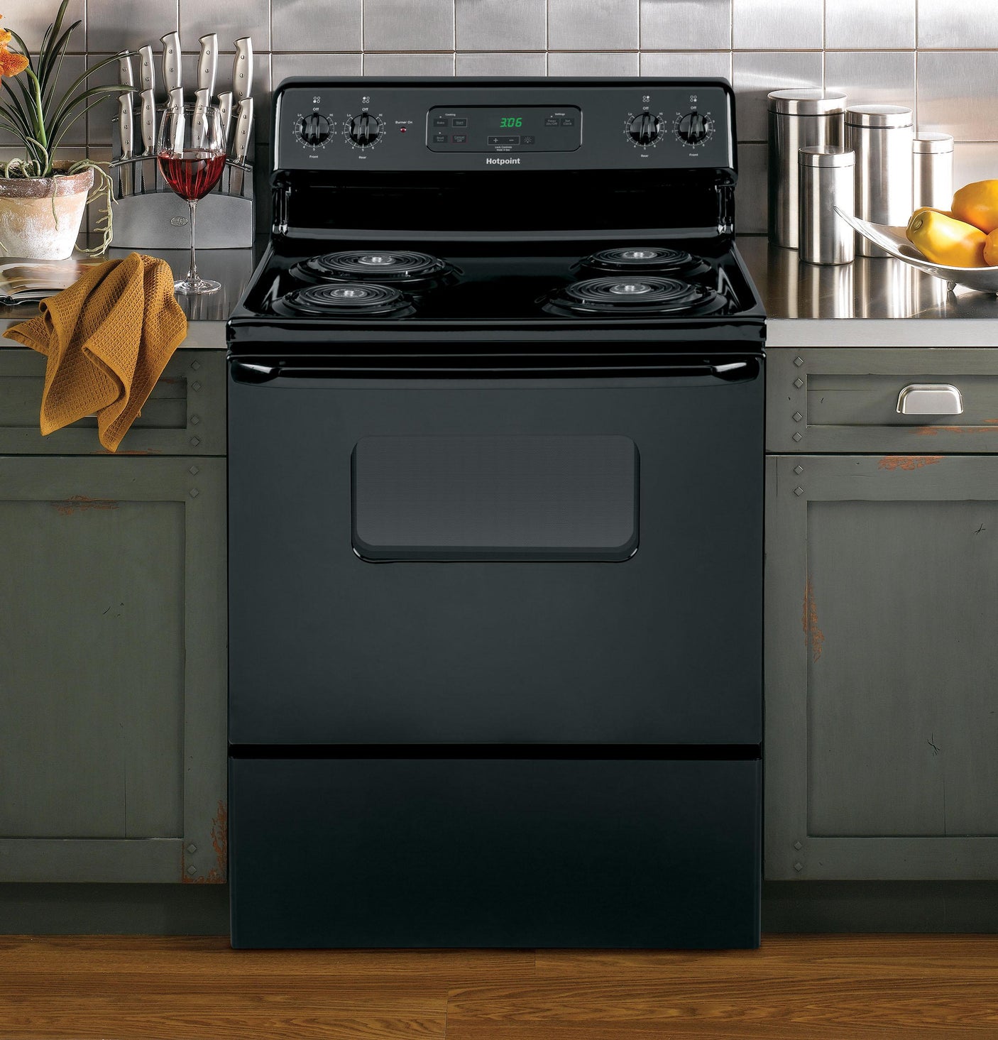 Hotpoint® ENERGY STAR® 30" Free-Standing Standard Clean Electric Range