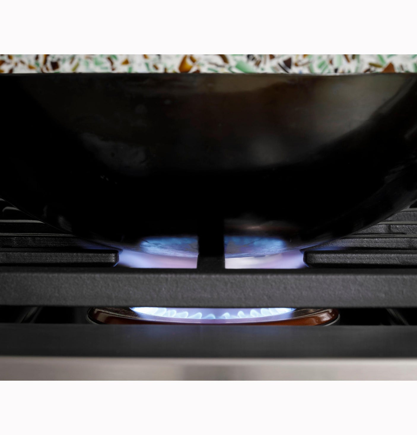 Café™ 48" Commercial-Style Gas Rangetop with 6 Burners and Integrated Griddle (Natural Gas)