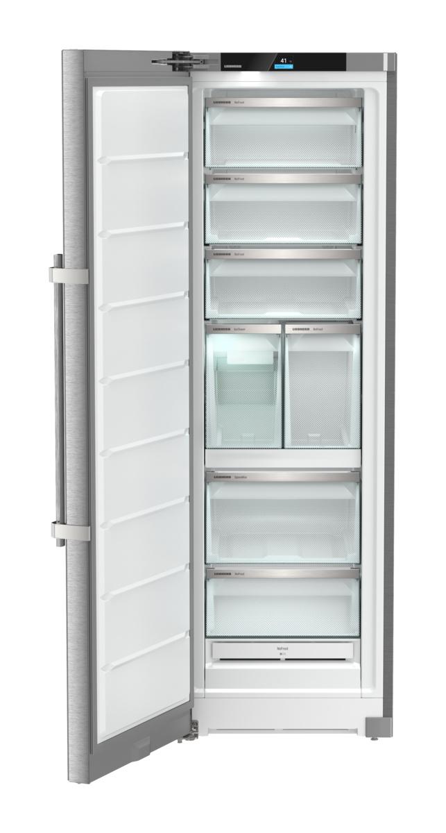 Freestanding freezer with NoFrost and IceTower