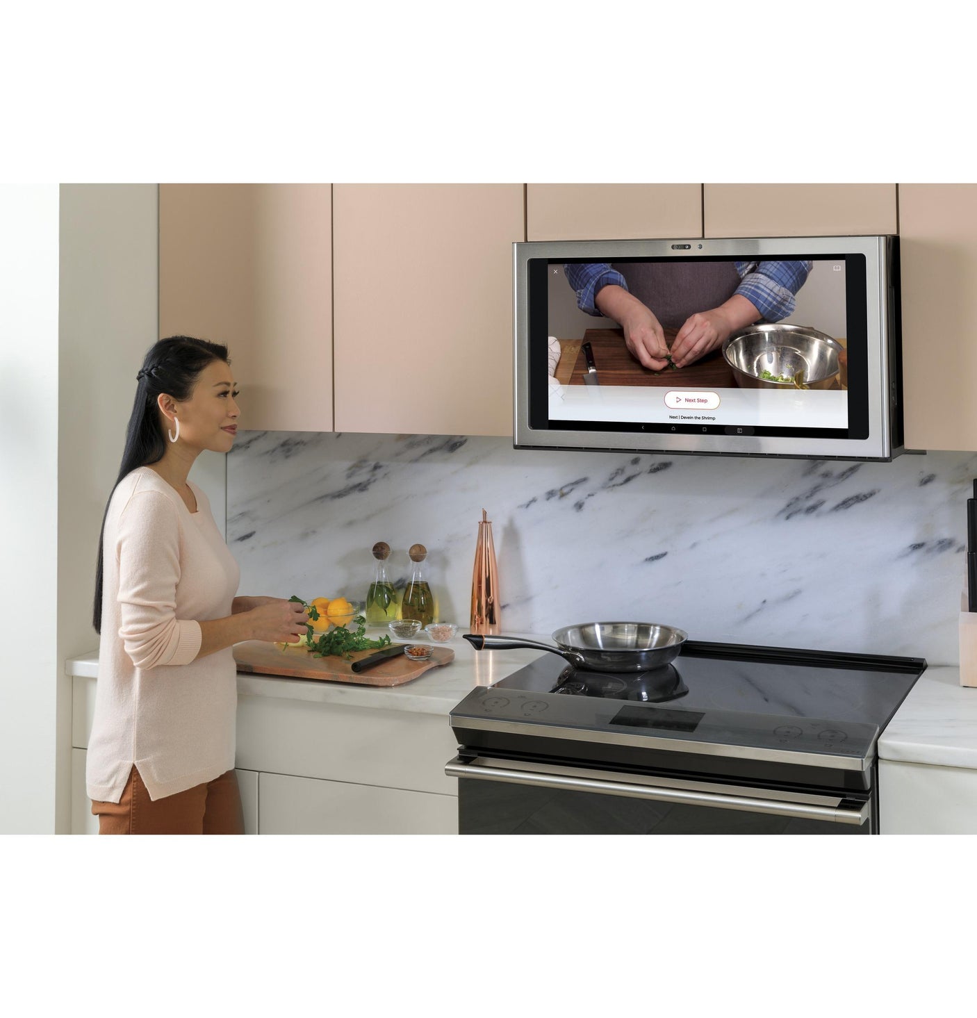 Café™ 30" Smart Slide-In, Front-Control, Induction and Convection Range with In-Oven Camera in Platinum Glass