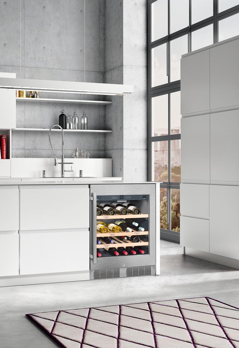 Under-worktop wine storage fridge