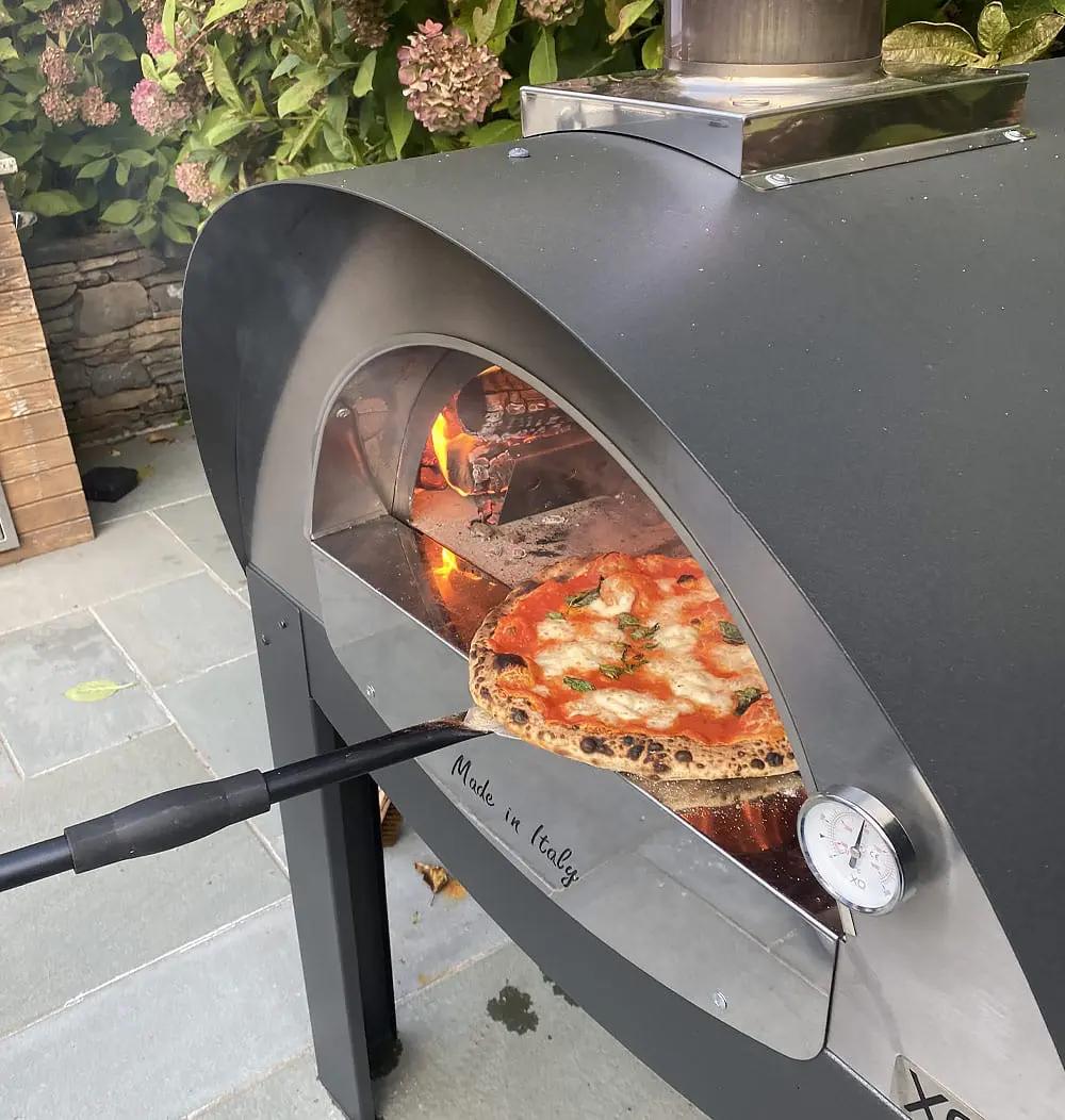 Freestanding 28" x 20in Wood Fired Pizza Oven Carbona (Black)