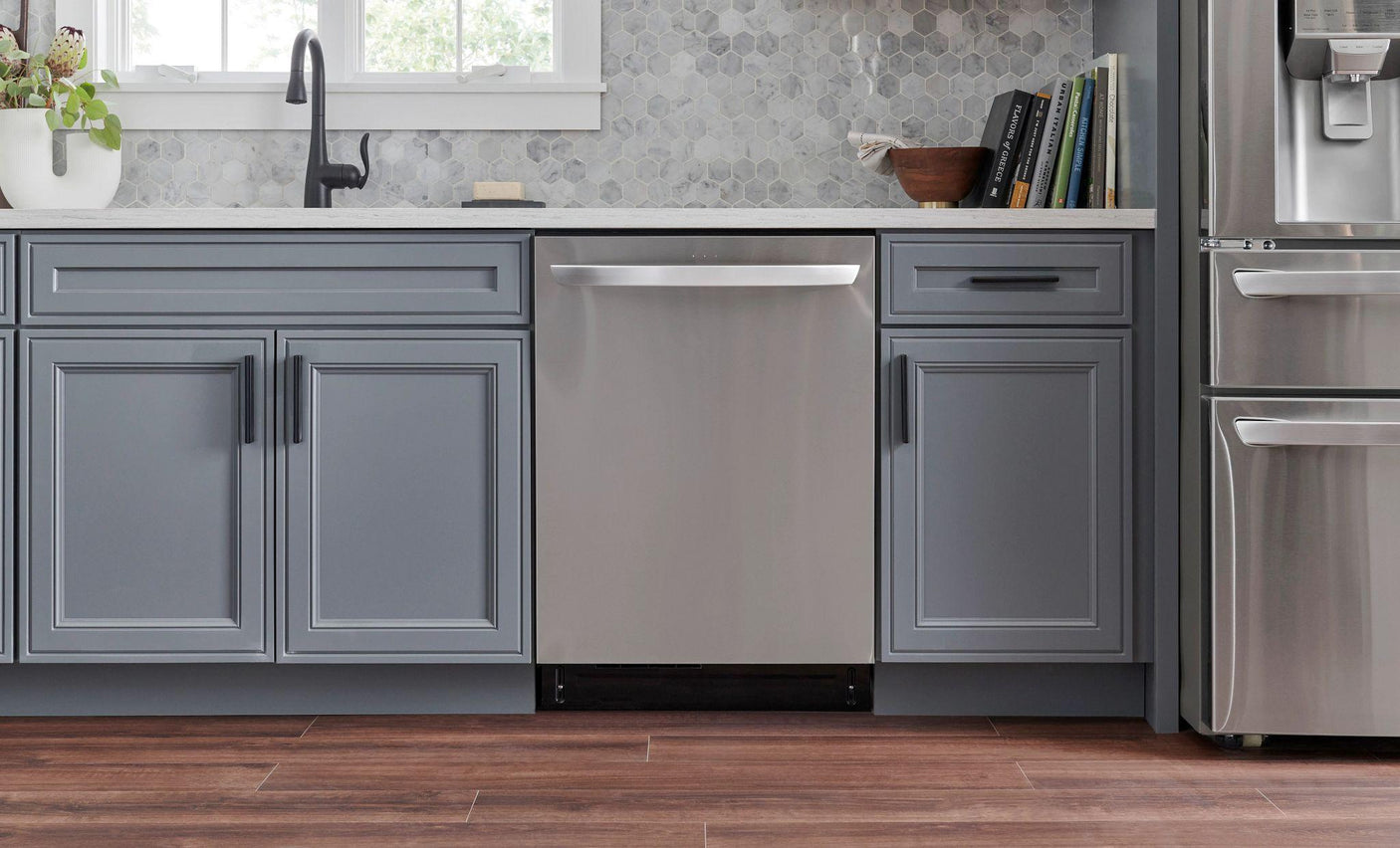 Smart Top Control Dishwasher with 1-Hour Wash & Dry, QuadWash® Pro, TrueSteam®, and Dynamic Heat Dry™