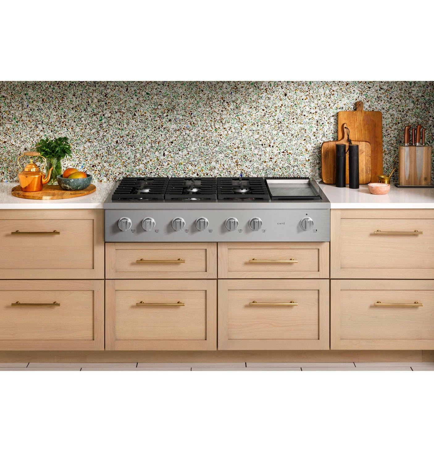 Café™ 48" Commercial-Style Gas Rangetop with 6 Burners and Integrated Griddle (Natural Gas)