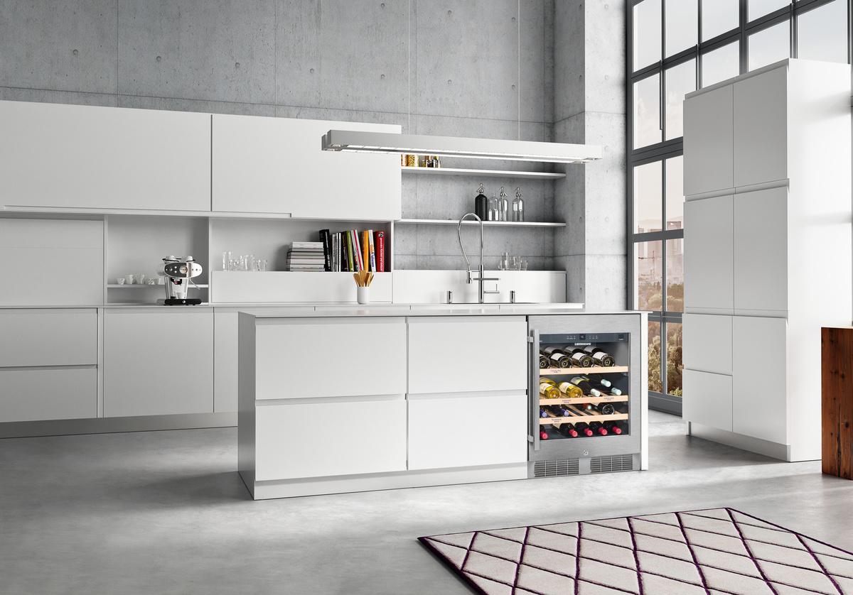 Under-worktop wine storage fridge