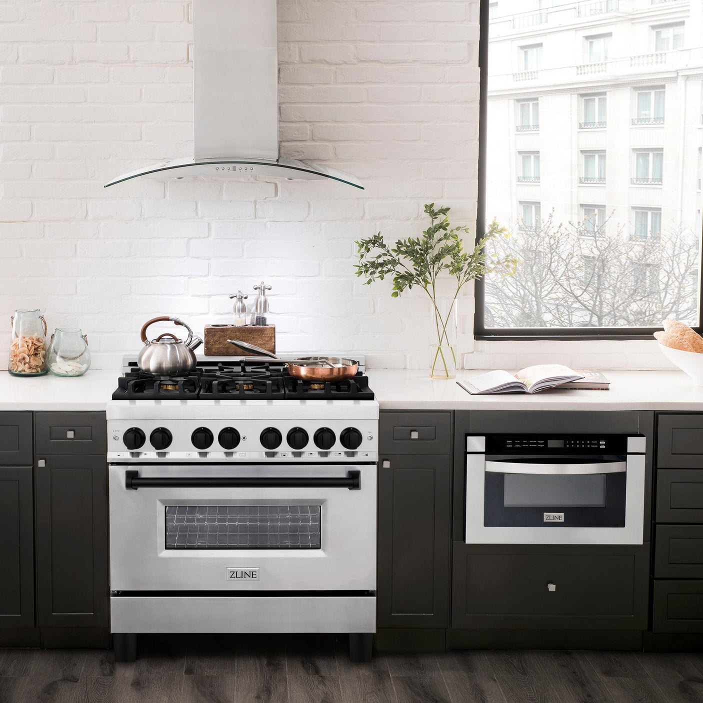 ZLINE Autograph Edition 36" 4.6 cu. ft. Dual Fuel Range with Gas Stove and Electric Oven in Stainless Steel with Accents (RAZ-36) [Color: Matte Black]