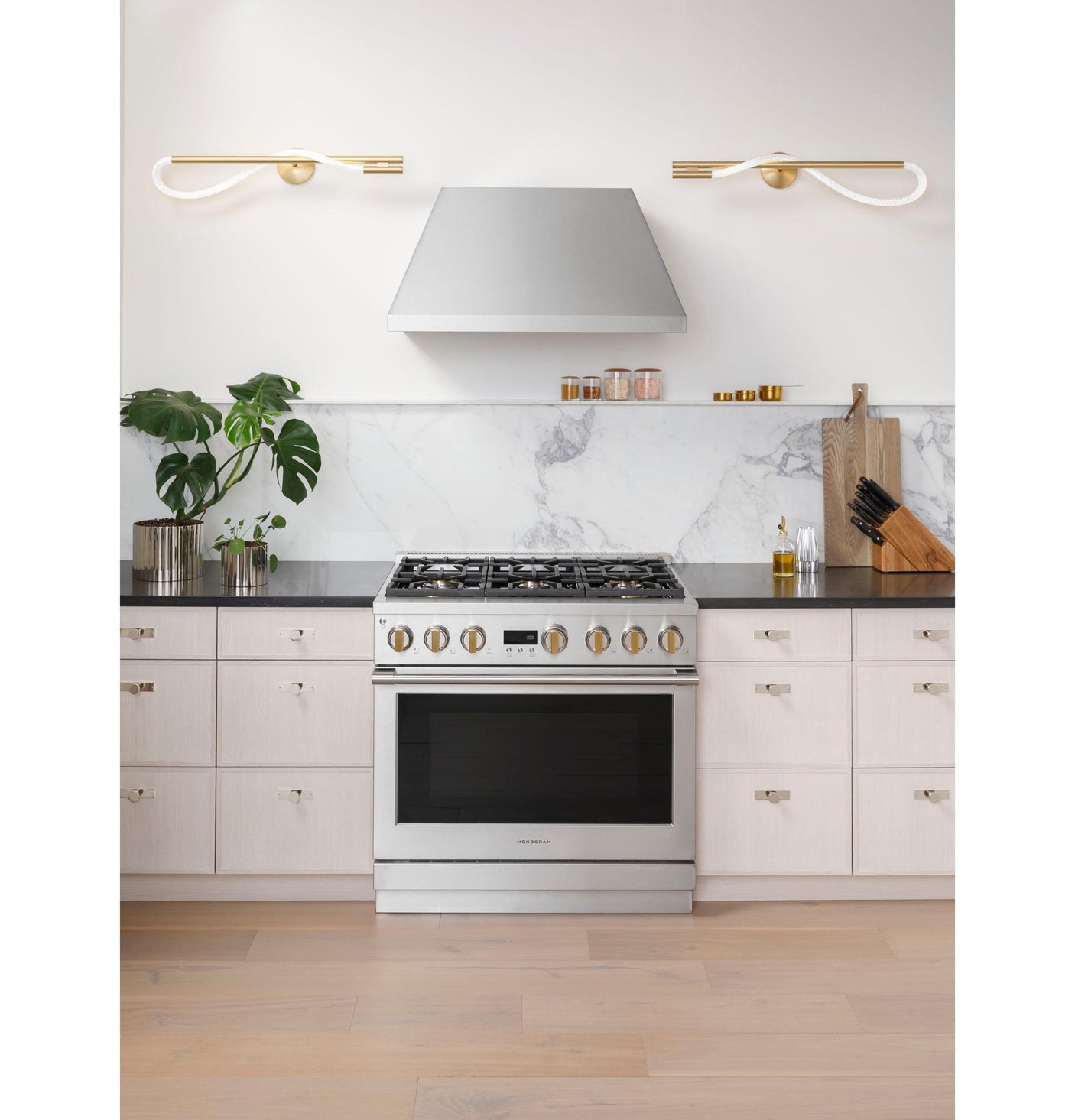 Monogram 36" Dual-Fuel Professional Range with 6 Burners