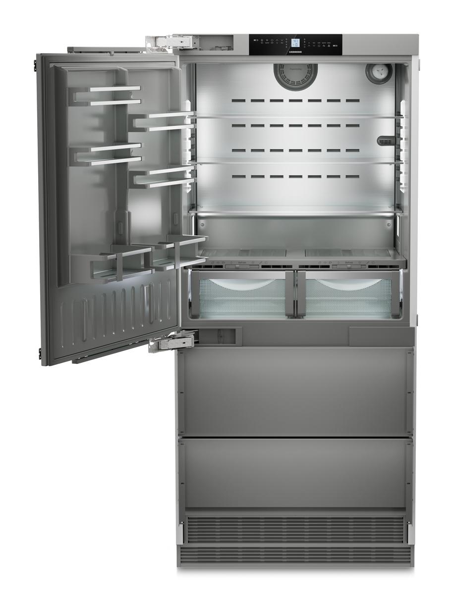 Combined refrigerator-freezer with BioFresh and NoFrost for integrated use