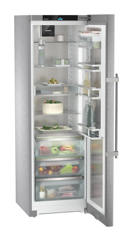 Freestanding fridge with BioFresh Professional